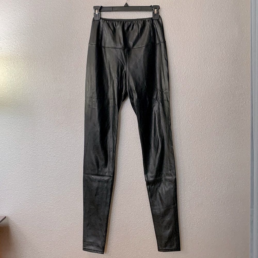 🟢3 for $20——-WILFRED FREE vegan Leather leggings pull on elastic waist sz small